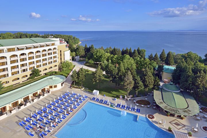 Hotel Pool