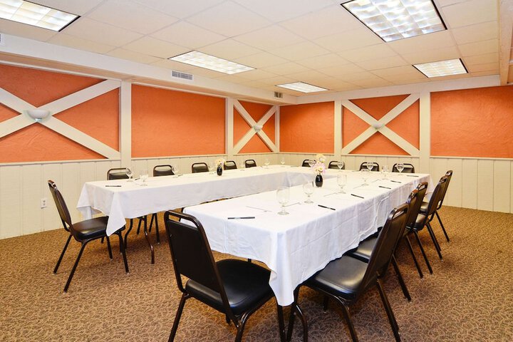 Ballroom/Hall 63 of 81