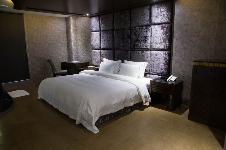 Room 34 of 79