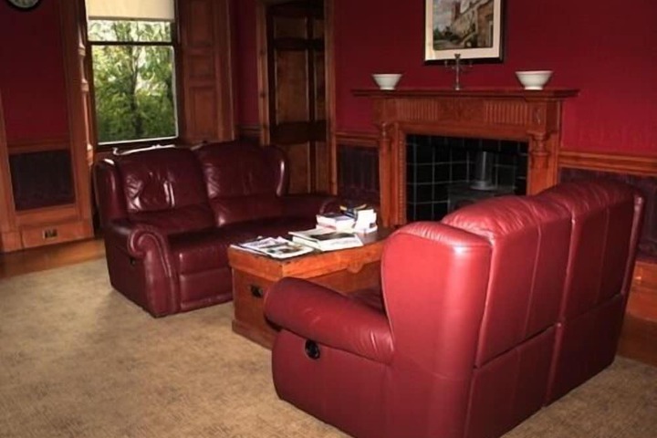 Lounge 44 of 62