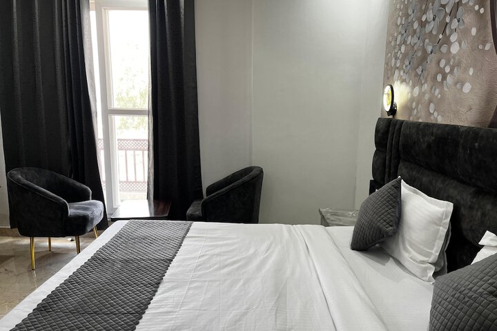 Room 9 of 24