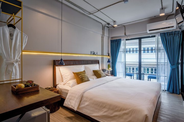 Room 4 of 33