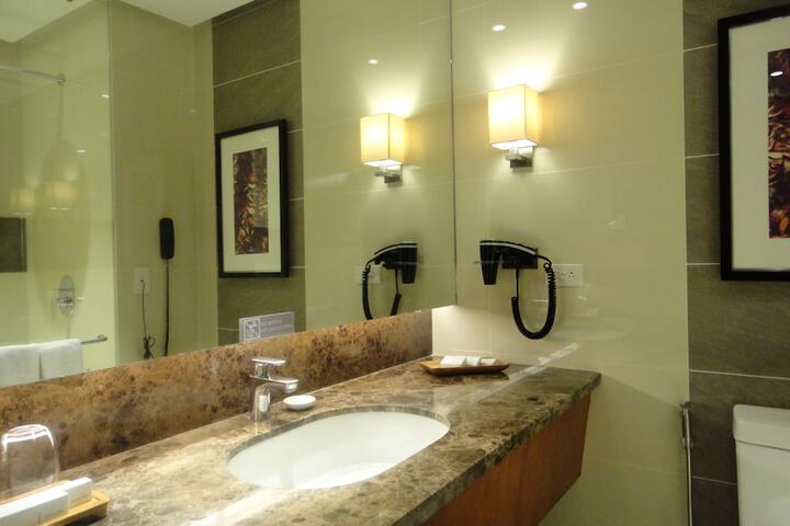 Room 73 of 128