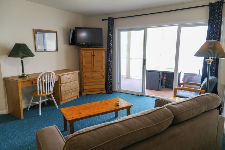 Room 105 of 176