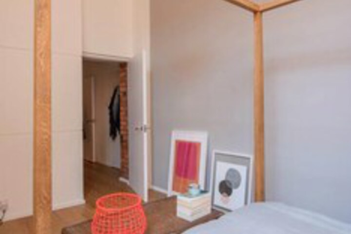 Room 27 of 34