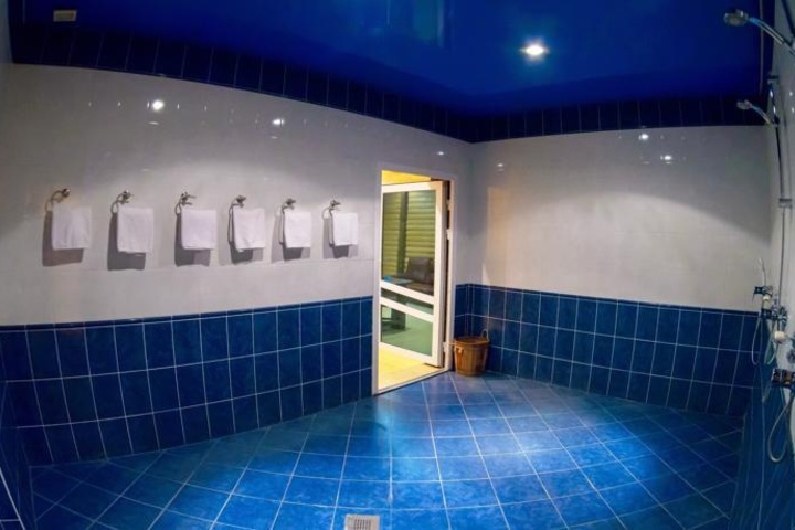 Room 7 of 9