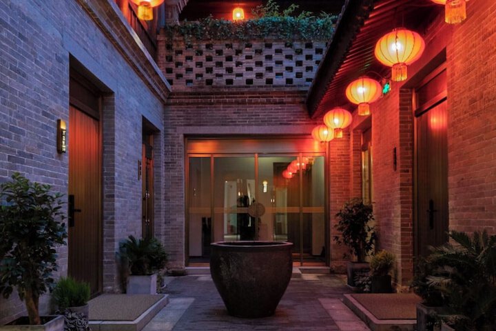 Hotel Exterior 79 of 101
