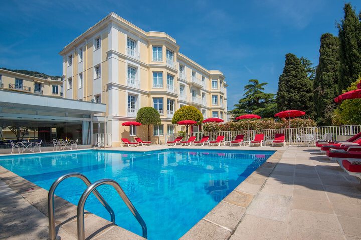 Hotel with Pool