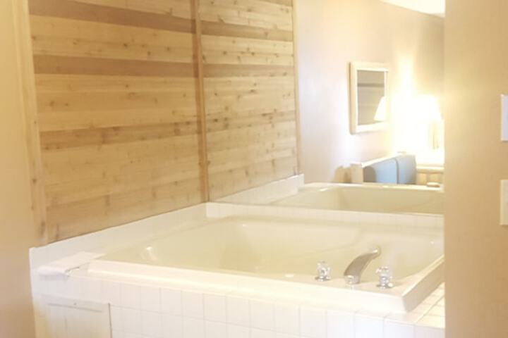 Jetted tub
