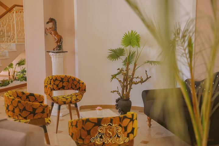 Hotel Interior 10 of 129
