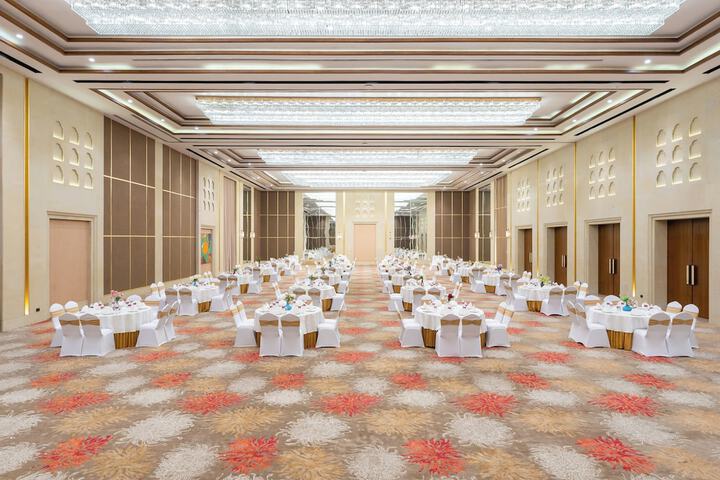 Ballroom/Hall 54 of 70