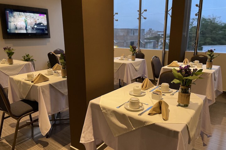 Dining 42 of 63