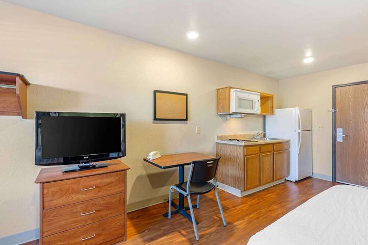 Studio Double Bed (1 of 10)