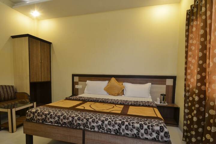 Room 10 of 31