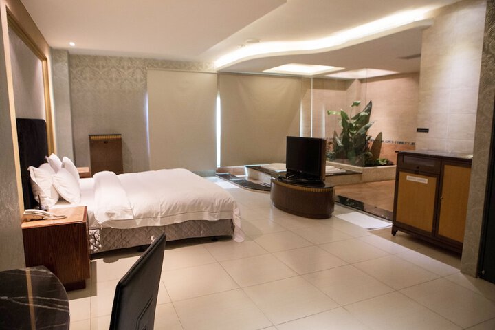 Room 44 of 79
