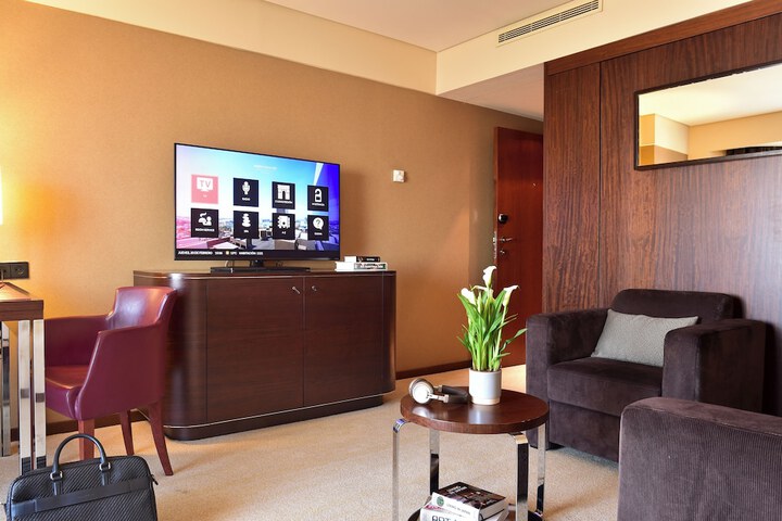 Room 32 of 107