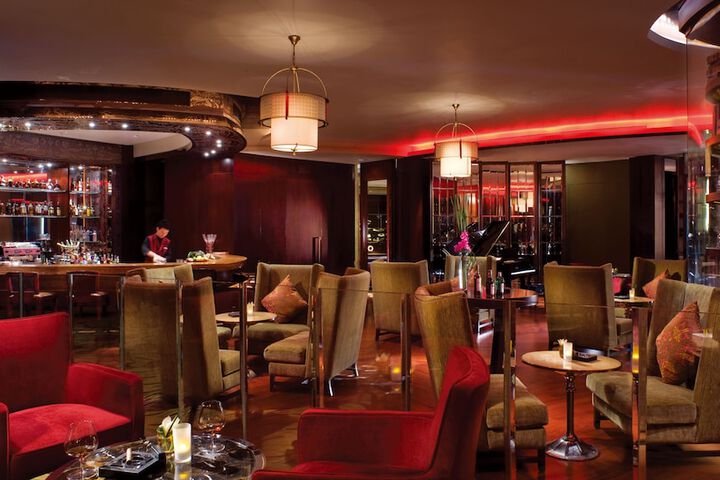 Lounge 79 of 102