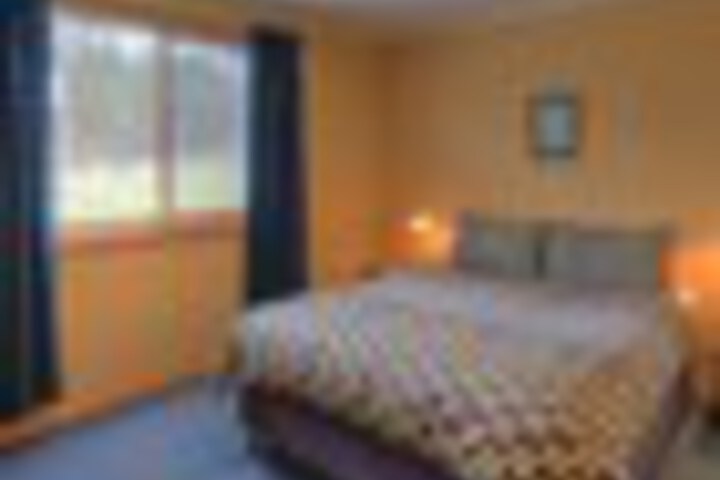 Room 8 of 195