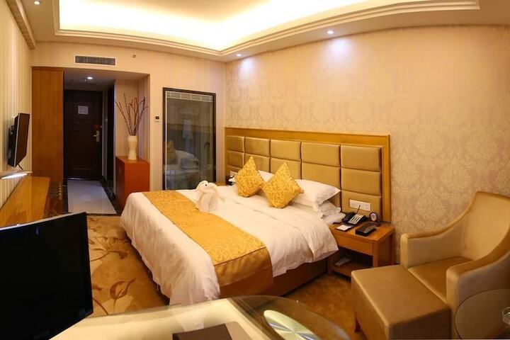 Room 8 of 15