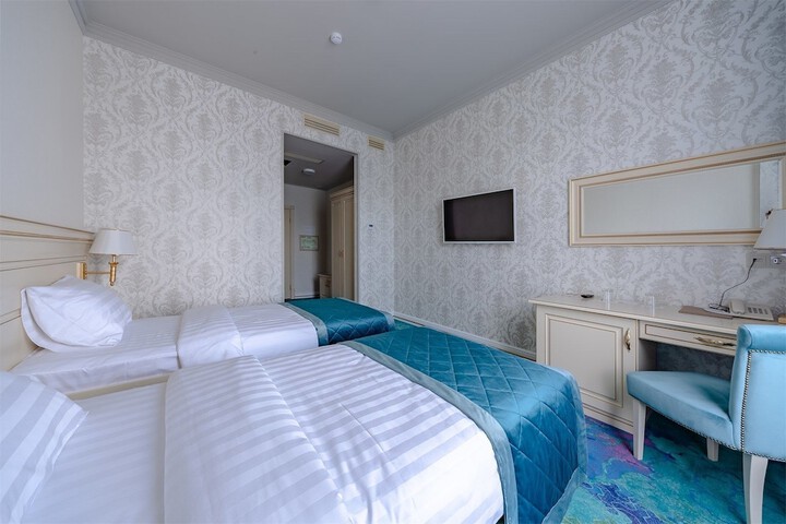 Room 5 of 40