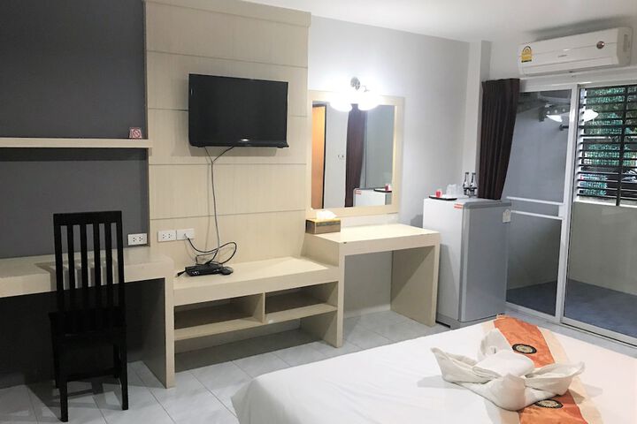 Room 8 of 27