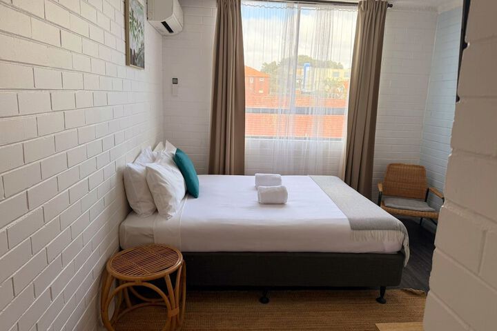 Room 12 of 44