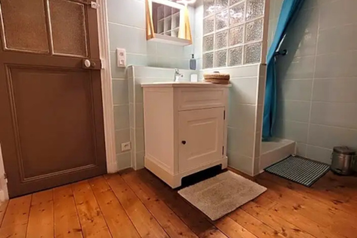 Room 5 of 9