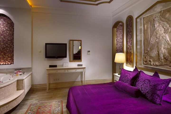 Room 55 of 273