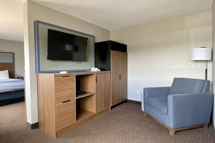 2 Queen Beds (1 of 28)