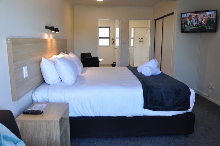 Room 9 of 80