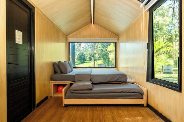 Room 8 of 40