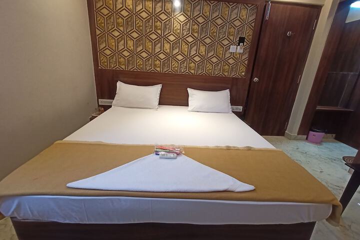 Room 8 of 27