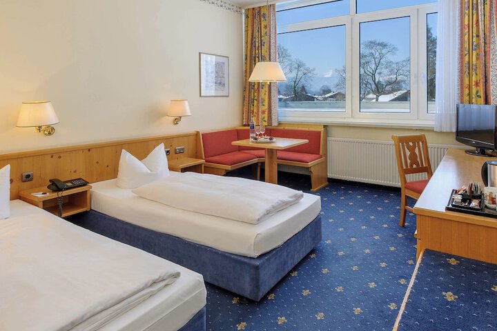 Room 8 of 94