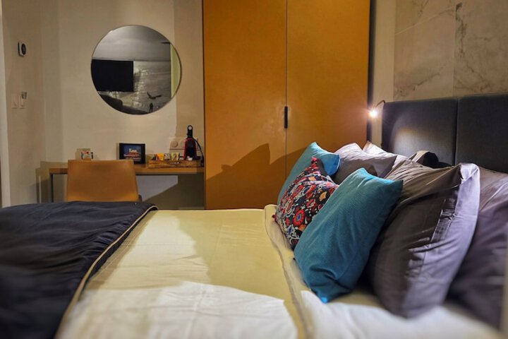 Room 76 of 118