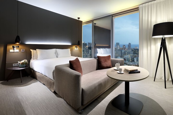 Room 27 of 99