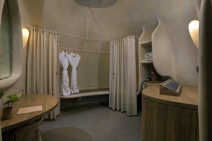 Room 14 of 38