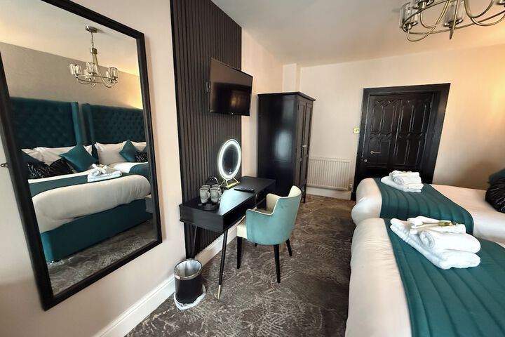 Room 5 of 33