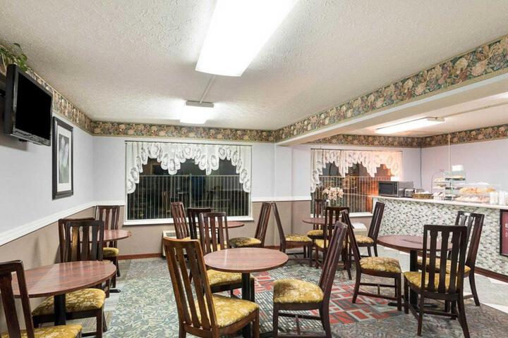 Breakfast/Coffee Service 4 of 12