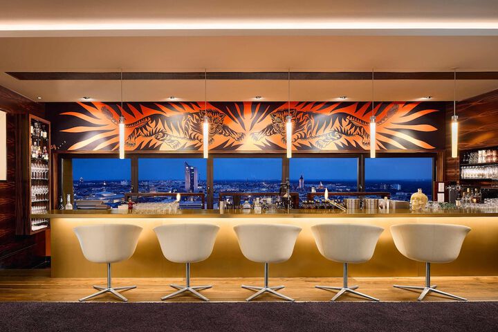 Lounge 41 of 69