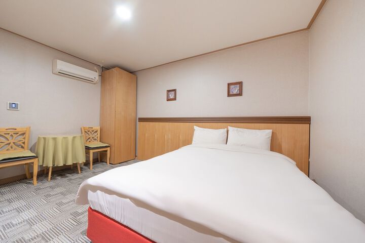 Room 49 of 65