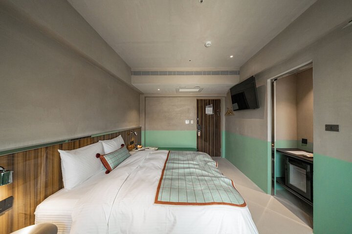 Room 80 of 199