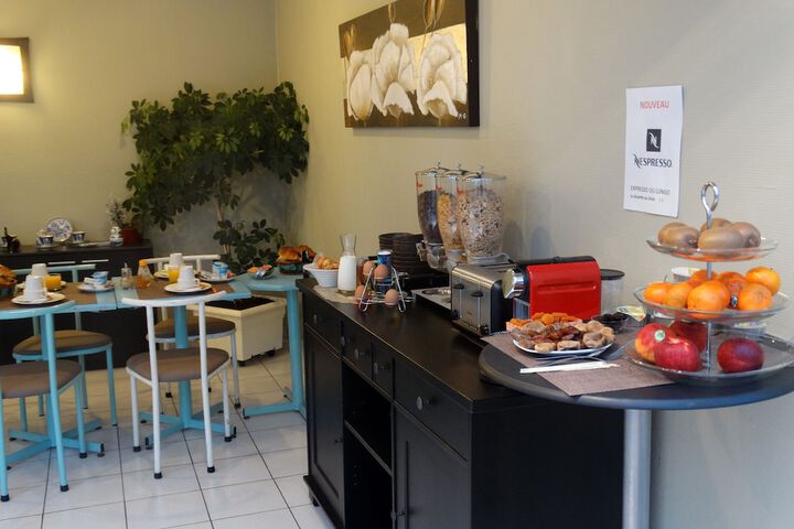 Breakfast/Coffee Service 33 of 49