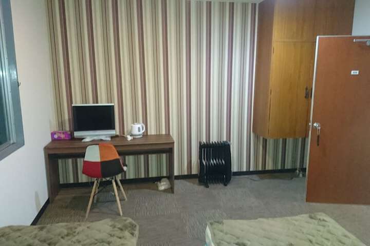 Room 6 of 34