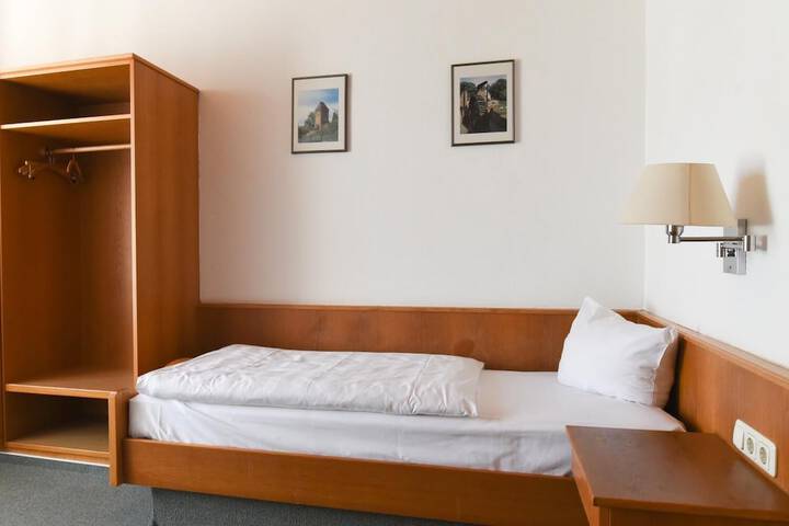 Room 13 of 38