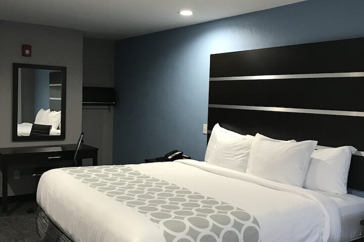 1 King Bed (5 of 6)