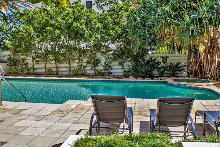 Pool 26 of 37