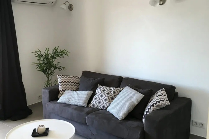 Room 3 of 10