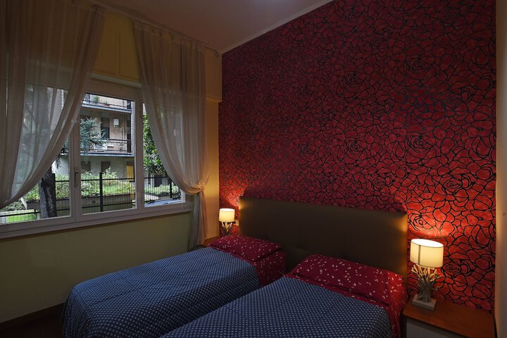 Room 10 of 18