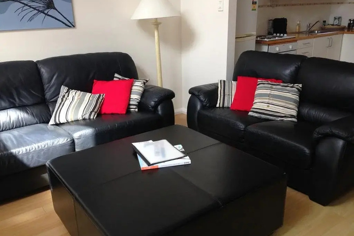 Room 2 of 10