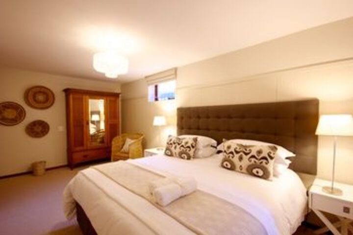 Room 5 of 11
